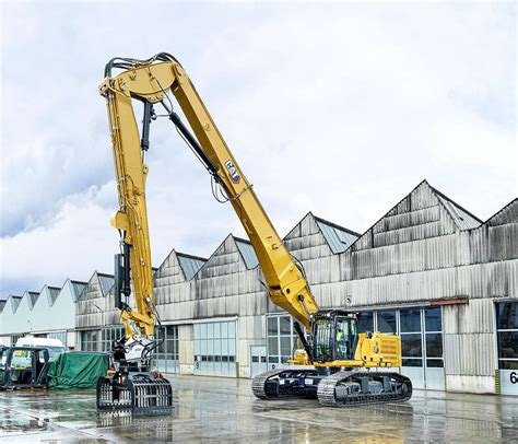 ultra high reach demolition excavator